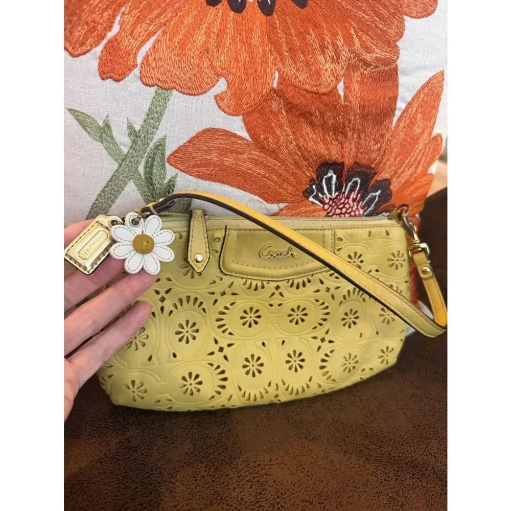 Coach Ashley Daisy Lace leather laser cut large wristlet bag yellow 2010’s VGUC
